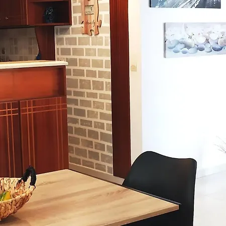 Apartment House Near The 1