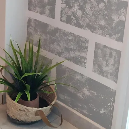House Near The 1 Apartment *